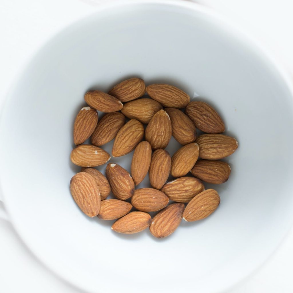 almondsList of healthy snacks for weight loss