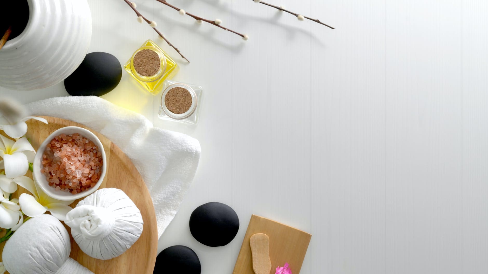 Read more about the article How does massage therapy work?