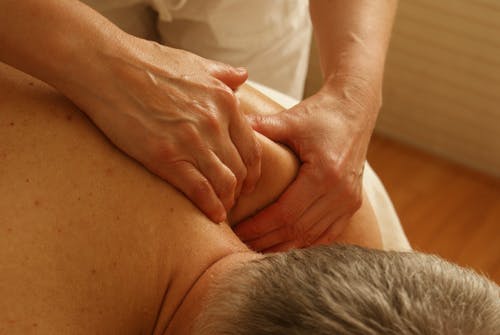You are currently viewing What are the benefits of deep tissue massage?
