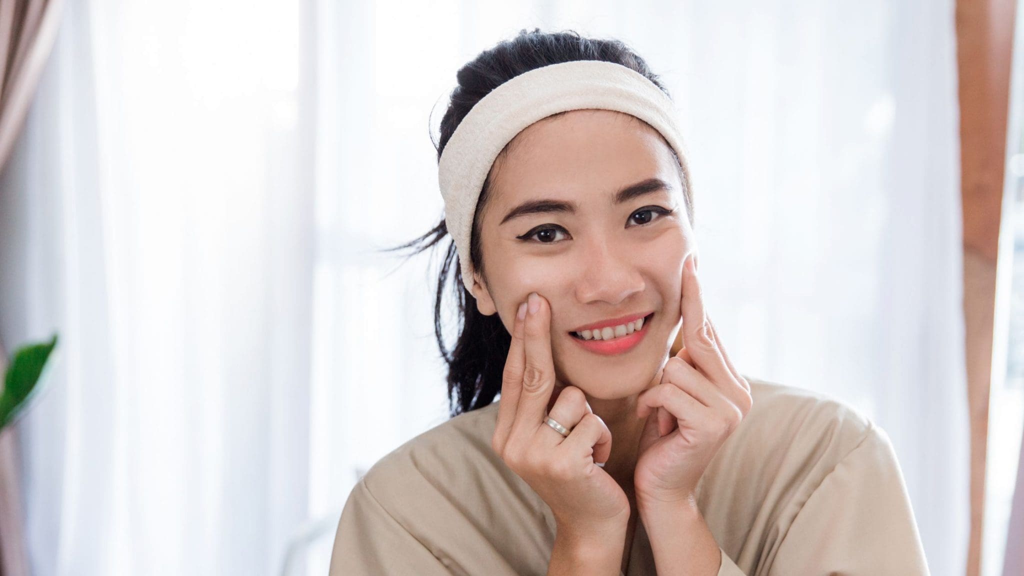 Read more about the article 3 Facial Massage Techniques You Need To Know!