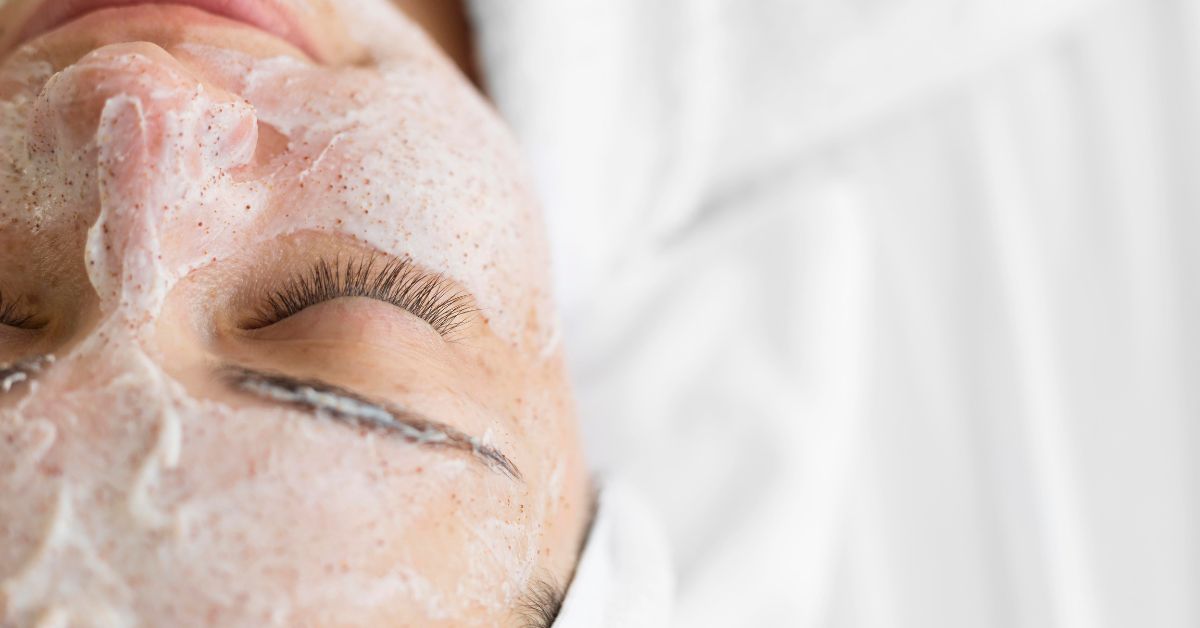 Read more about the article Revitalizing Chicago: Facial Exfoliation Bliss